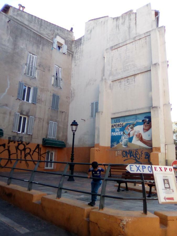 Appartement Tranquille au PANIER face à la mer à Marseille Extérieur photo